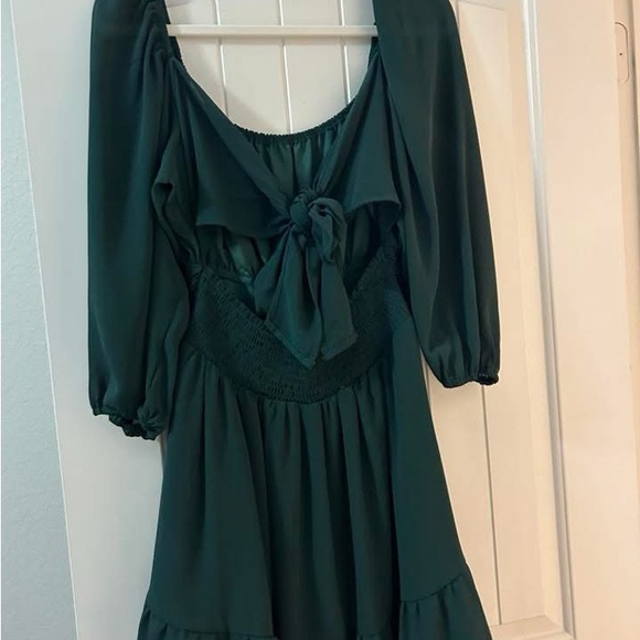 Elegant Green Women's Dress - Picture 3 of 3